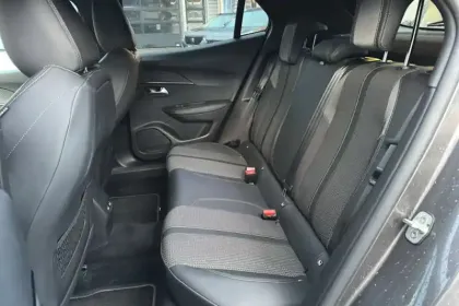 Photo 25 Peugeot 2008  PureTech 130 S&S BVM6