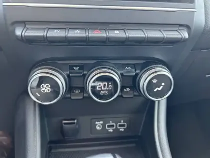 Photo 13 Renault Captur  E-Tech 145 - 21