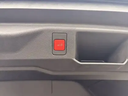 Photo 14 Peugeot 5008  Hybrid 145 ch e-DCS6