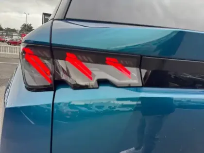 Photo 16 Peugeot 5008  Hybrid 145 ch e-DCS6