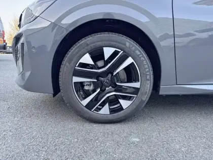 Photo 12 Peugeot 208  Electrique 54 kWh 156ch