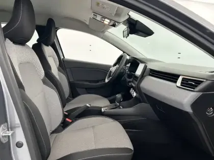 Photo 13 Renault Clio  E-Tech full hybrid 145 ch GSR2