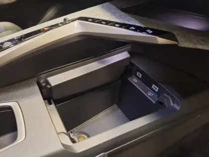 Photo 31 Peugeot 3008  Hybrid 136 e-DCS6