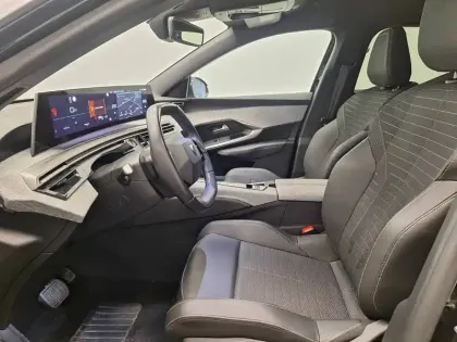 Photo 16 Peugeot 3008  Hybrid 136 e-DCS6