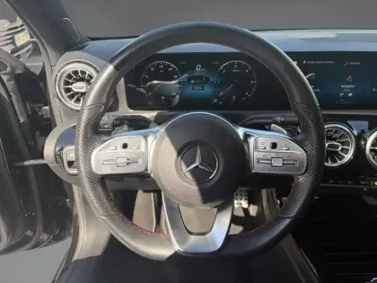 Photo 16 Mercedes Classe A 200 d AMG Line