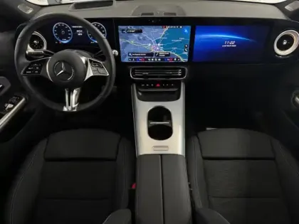 Photo 26 Mercedes CLA  350 4MATIC avec technologi