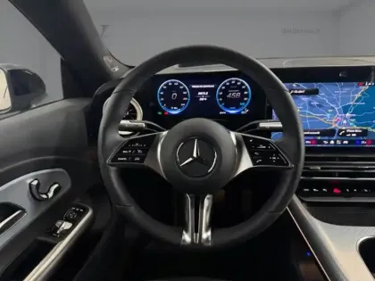 Photo 27 Mercedes CLA  350 4MATIC avec technologi
