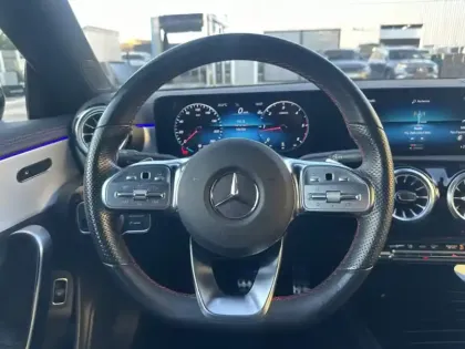 Photo 8 Mercedes CLA  180 d Coupé AMG Line