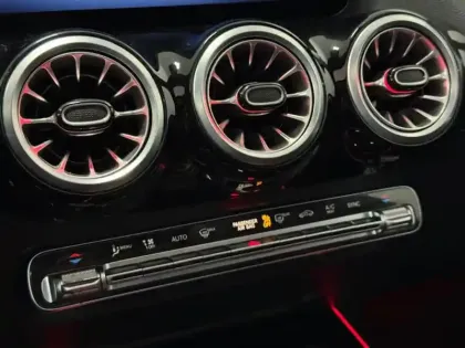 Photo 17 Mercedes GLA 200 d AMG Line