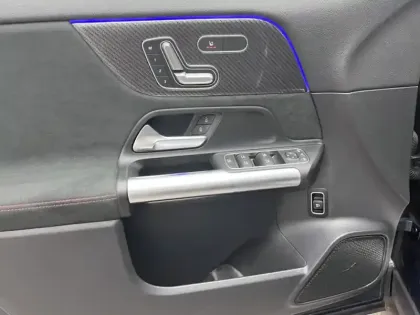 Photo 13 Mercedes GLA 200 d AMG Line