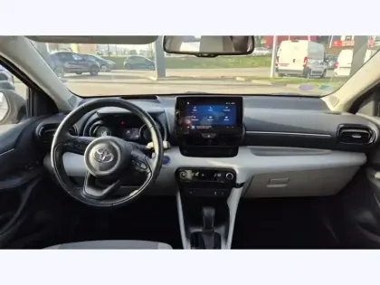 Photo 13 Toyota Yaris Hybride 116h Iconic