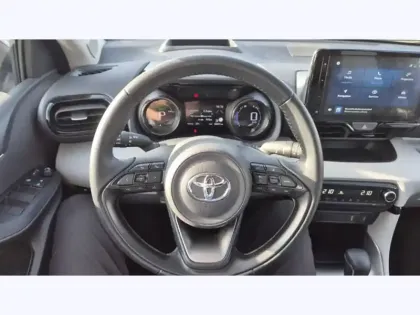 Photo 14 Toyota Yaris Hybride 116h Iconic