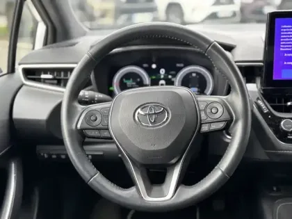 Photo 9 Toyota Corolla Hybride 140h Design