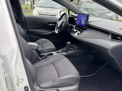 Photo 8 Toyota Corolla Hybride 140h Design