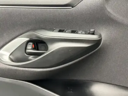 Photo 10 Toyota Yaris Hybride 116h Design / Pack confort