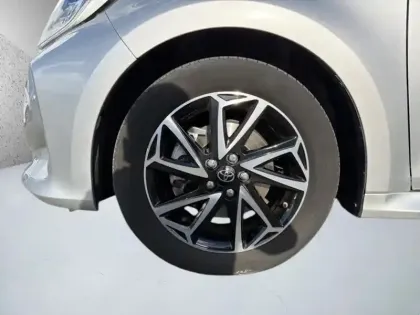 Photo 8 Toyota Yaris Hybride 116h Design Pack