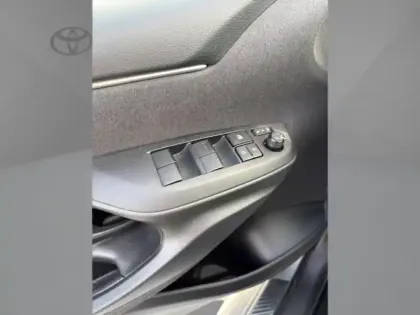 Photo 11 Toyota Yaris Hybride 116h Design Pack