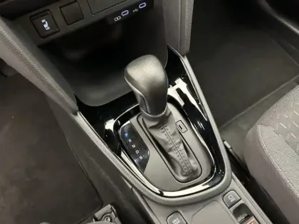 Photo 18 Toyota Yaris Hybride 1.5 130H DESIGN PACK CARGO