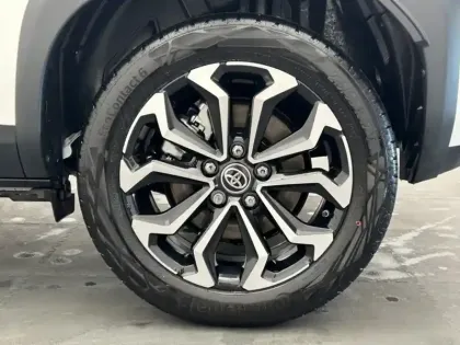 Photo 8 Toyota Yaris Hybride 1.5 130H DESIGN PACK CARGO