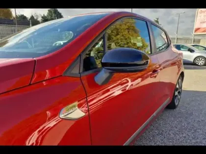 Photo 8 Renault Clio  1.6 E-Tech hybride 140ch Limited -21N