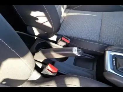 Photo 10 Renault Clio  1.6 E-Tech hybride 140ch Limited -21N