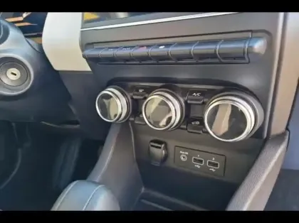 Photo 11 Renault Clio  1.6 E-Tech hybride 140ch Limited -21N