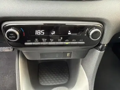 Photo 11 Toyota Yaris  116h Dynamic Business 5p + Programme Beyond Zero Academy MY22