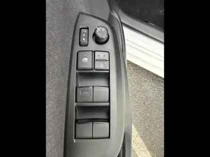 Photo 13 Toyota Yaris  116h Dynamic Business 5p + Programme Beyond Zero Academy MY22