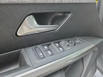 Photo 11 Peugeot 5008  Hybrid 145ch Allure e-DCS6