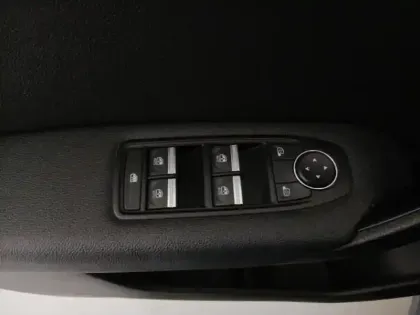 Photo 12 Renault Captur  1.3 TCe mild hybrid 140ch Techno