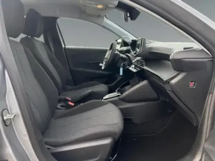 Photo 14 Peugeot 208  Hybrid 110 Style e-DCS6