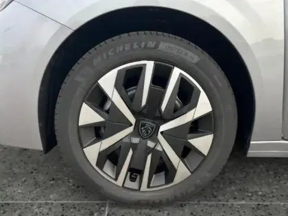 Photo 13 Peugeot 208  Hybrid 110 Style e-DCS6