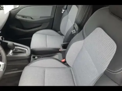 Photo 10 Renault Clio  1.6 E-Tech 145ch full hybrid Techno - 25