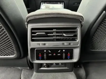 Photo 10 Audi Q8 RS  4.0 V8 BiTFSI 600ch mHEV quattro Tiptronic 8