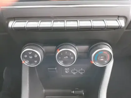 Photo 30 Renault Clio Gén. V (BJA) Ph1 Business 5