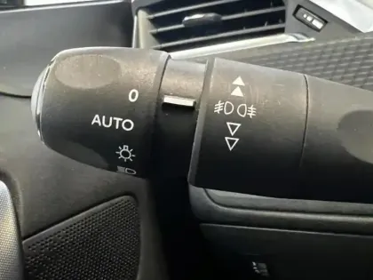 Photo 8 Peugeot 2008  1.5 BlueHDi 100ch E6.c Allure S&S BVM5 86g