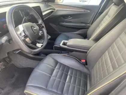 Photo 8 Renault Megane  E-Tech Electric EV60 220ch Iconic super charge