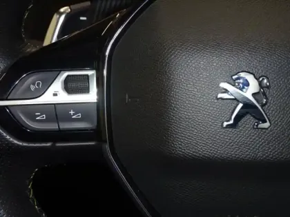 Photo 12 Peugeot 208  1.2 PureTech 130ch S&S GT Line EAT8