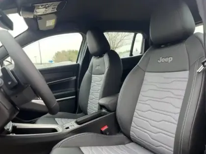 Photo 11 Jeep Avenger Gén. I Ph1 Upland 5