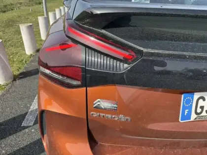 Photo 16 Citroën C4 e- 136 ch Automatique