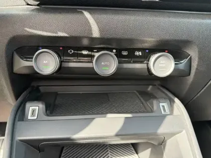 Photo 17 Citroën C4 e- 136 ch Automatique