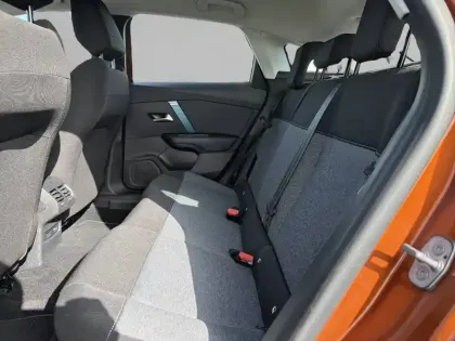 Photo 11 Citroën C4 e- 136 ch Automatique