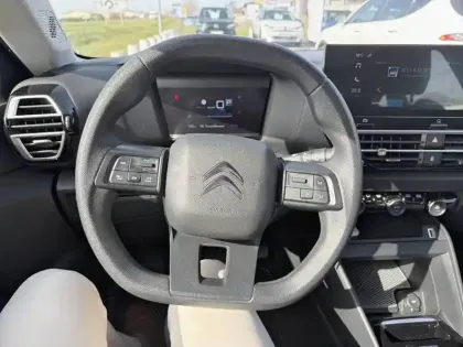 Photo 8 Citroën C4 e- 136 ch Automatique