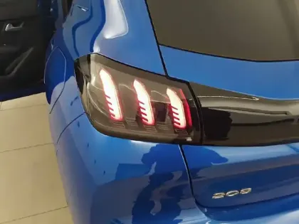 Photo 58 Peugeot 208  PureTech 100 S&S EAT8