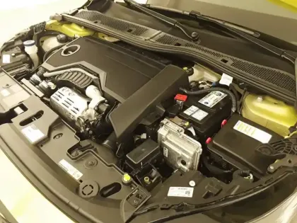 Photo 41 Peugeot 208  Hybrid 136 e-DCS6