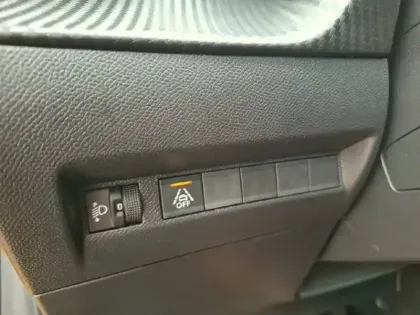 Photo 19 Peugeot 208  Electrique 50 kWh 136ch