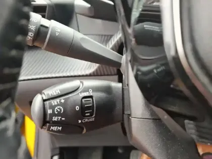 Photo 52 Peugeot 208 Gén. II Ph1 NG Allure Business 5