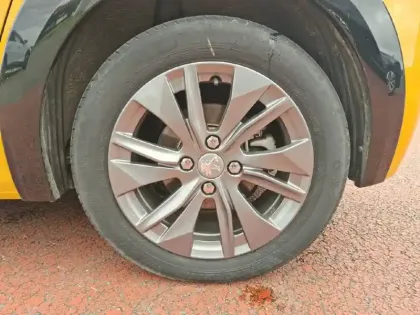 Photo 12 Peugeot 208  Electrique 50 kWh 136ch