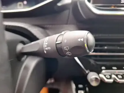 Photo 21 Peugeot 208  Electrique 50 kWh 136ch