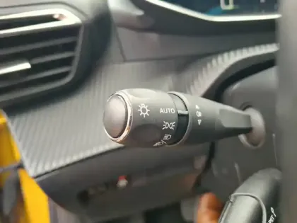 Photo 22 Peugeot 208  Electrique 50 kWh 136ch